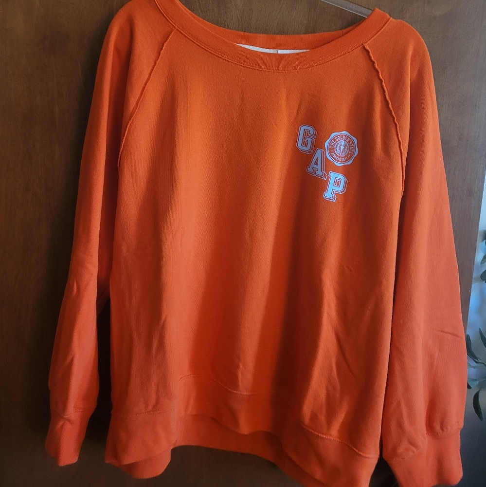 Womens GAP sweatshirt